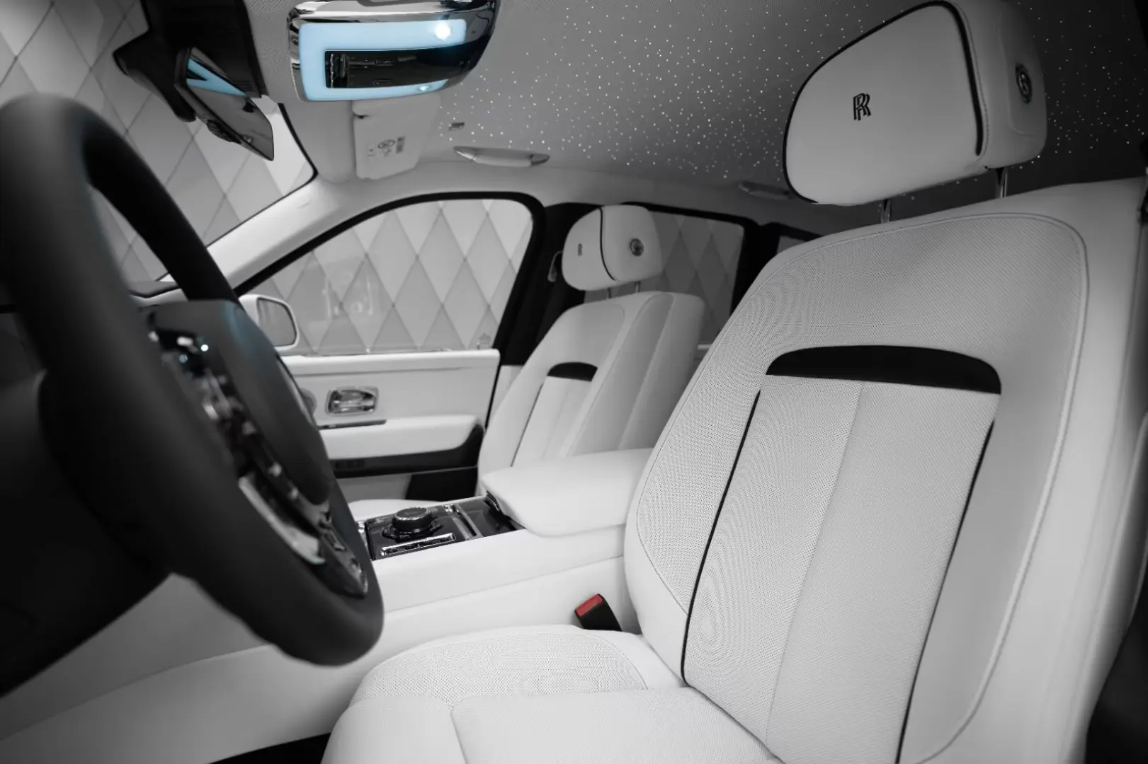 Rolls-Royce Cullinan BLACK BADGE 2025 WHITE WHITE VIP
