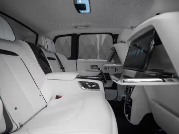 Rolls-Royce Cullinan BLACK BADGE 2025 WHITE WHITE VIP