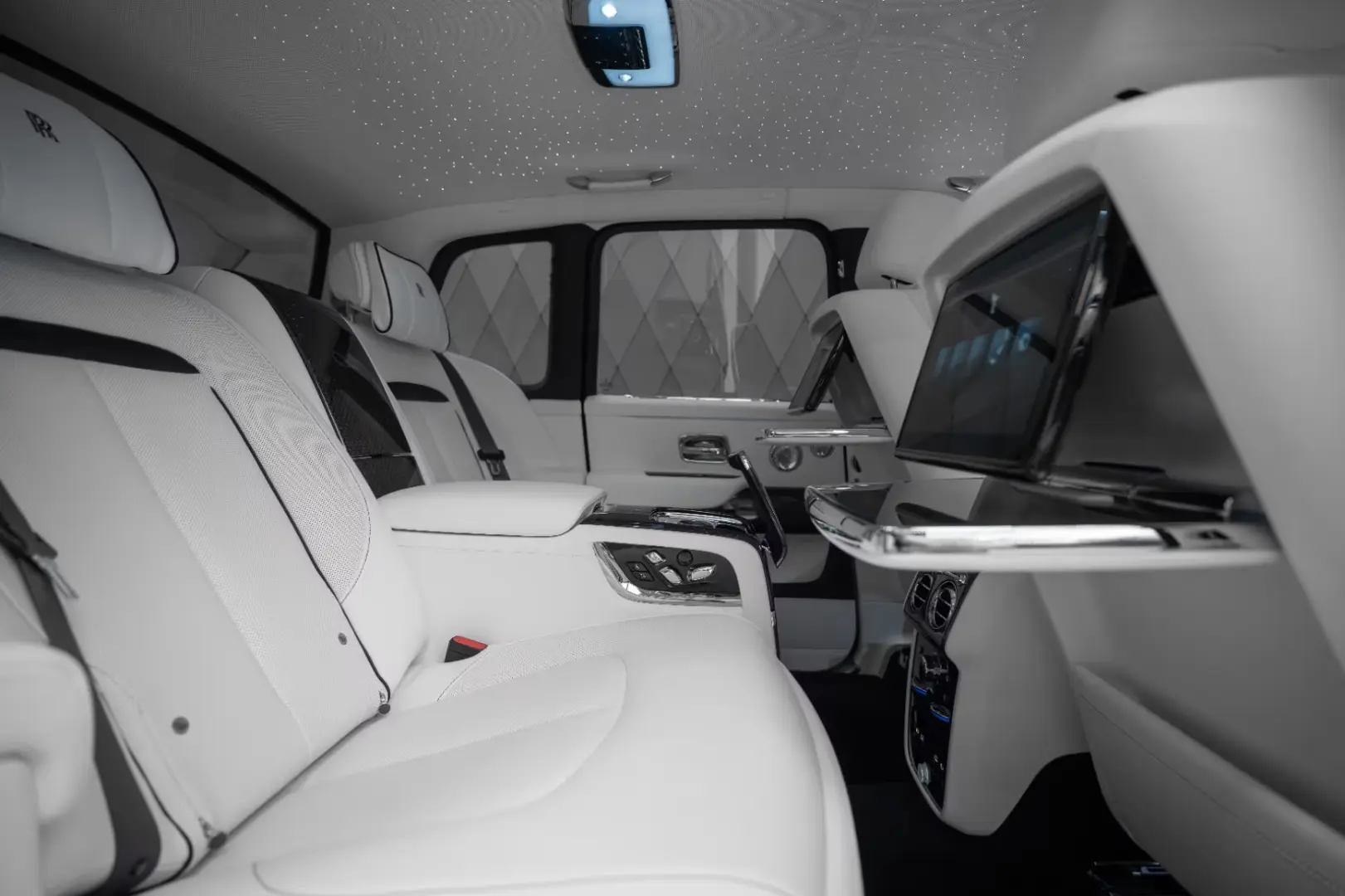 Rolls-Royce Cullinan BLACK BADGE 2025 WHITE WHITE VIP