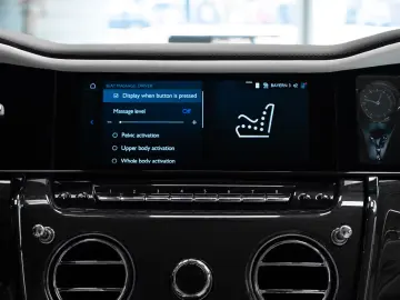 Rolls-Royce Cullinan BLACK BADGE 2025 WHITE WHITE VIP