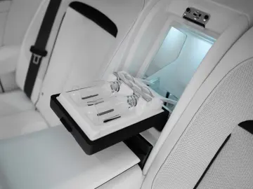 Rolls-Royce Cullinan BLACK BADGE 2025 WHITE WHITE VIP