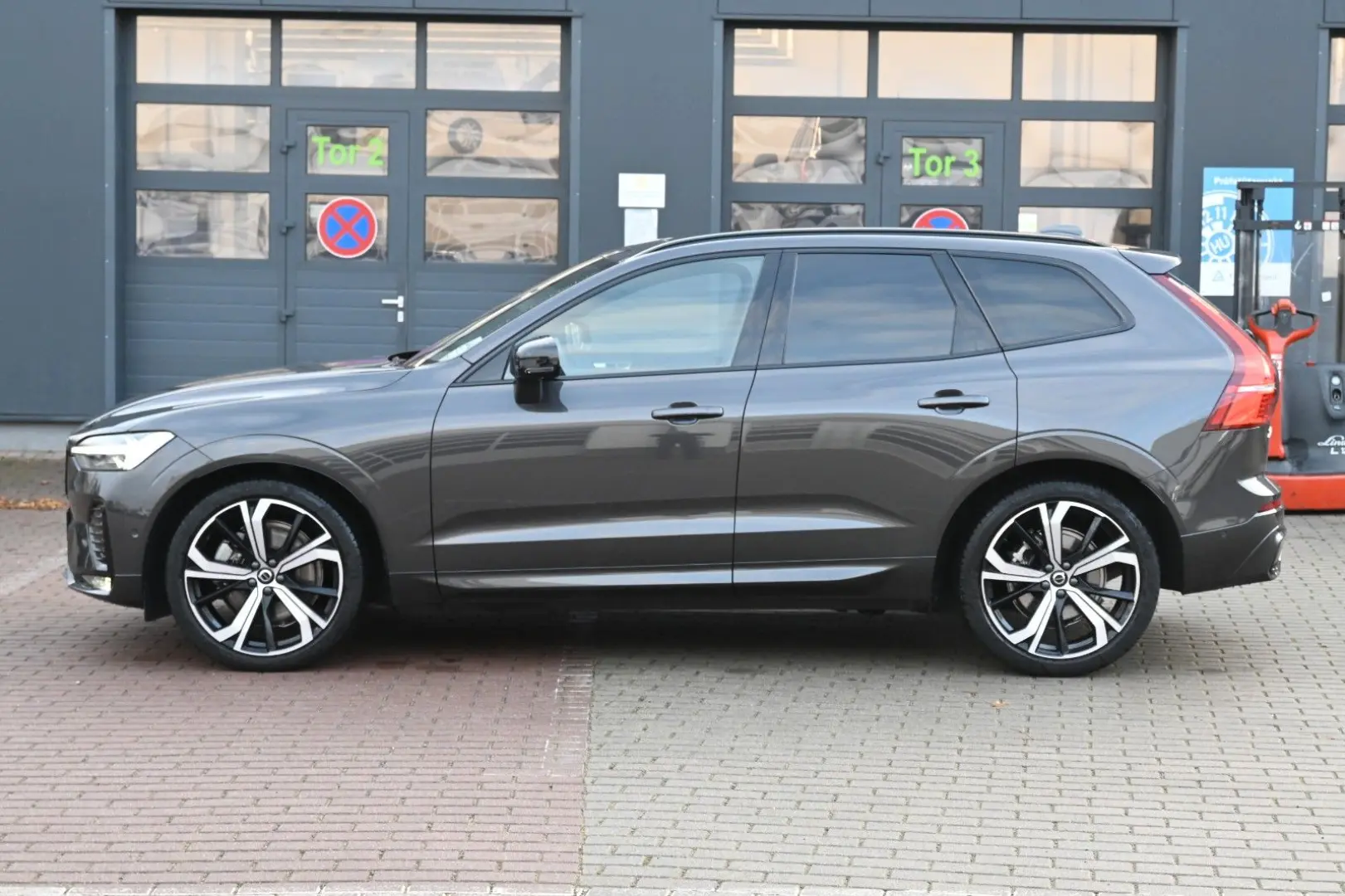 XC60 B4 AWD Plus Dark LED PANO STHZ LUFT 360 H&K