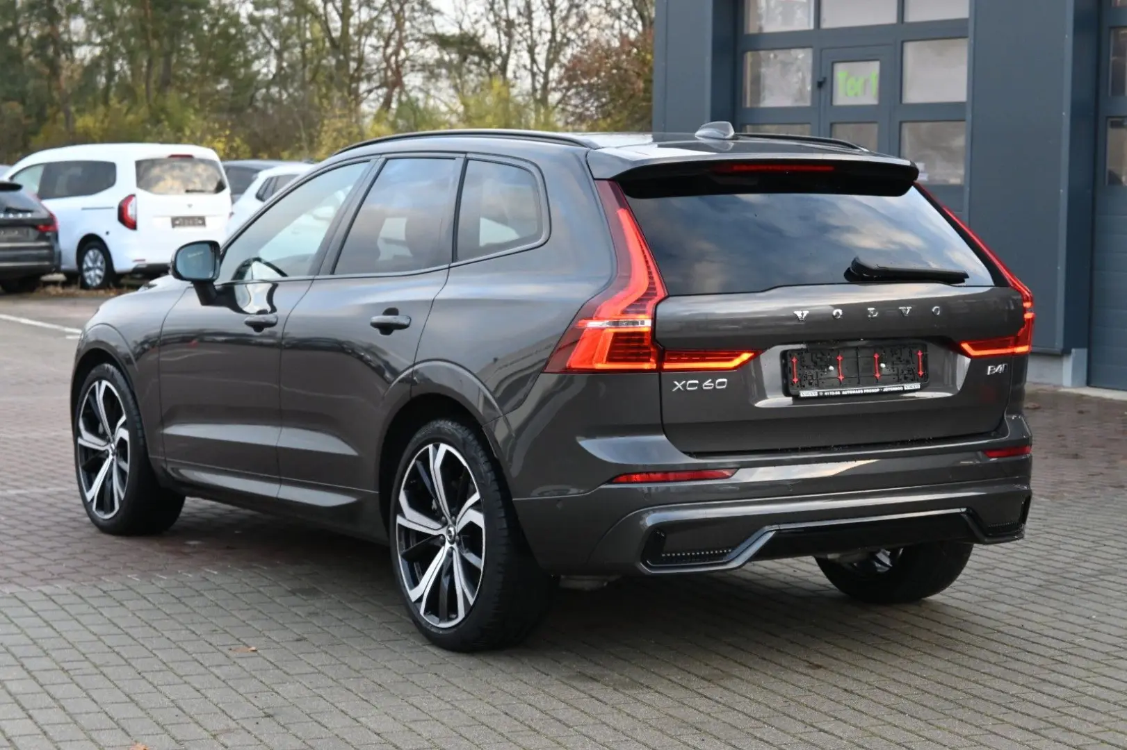 XC60 B4 AWD Plus Dark LED PANO STHZ LUFT 360 H&K