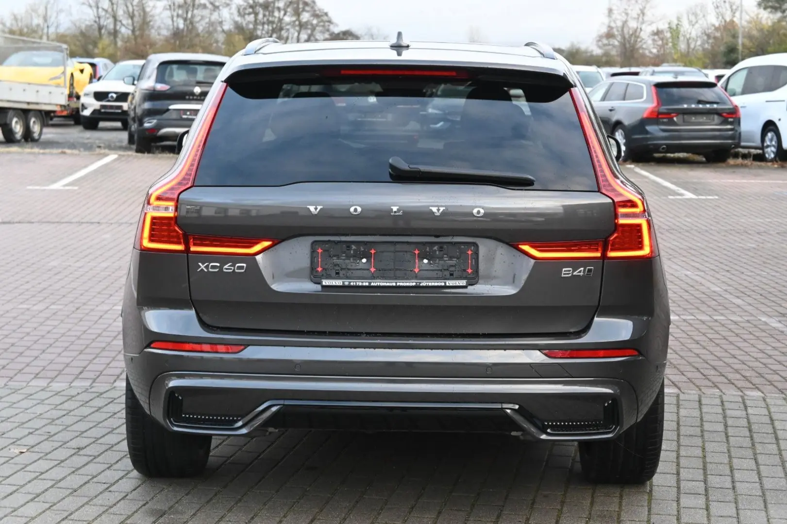 XC60 B4 AWD Plus Dark LED PANO STHZ LUFT 360 H&K