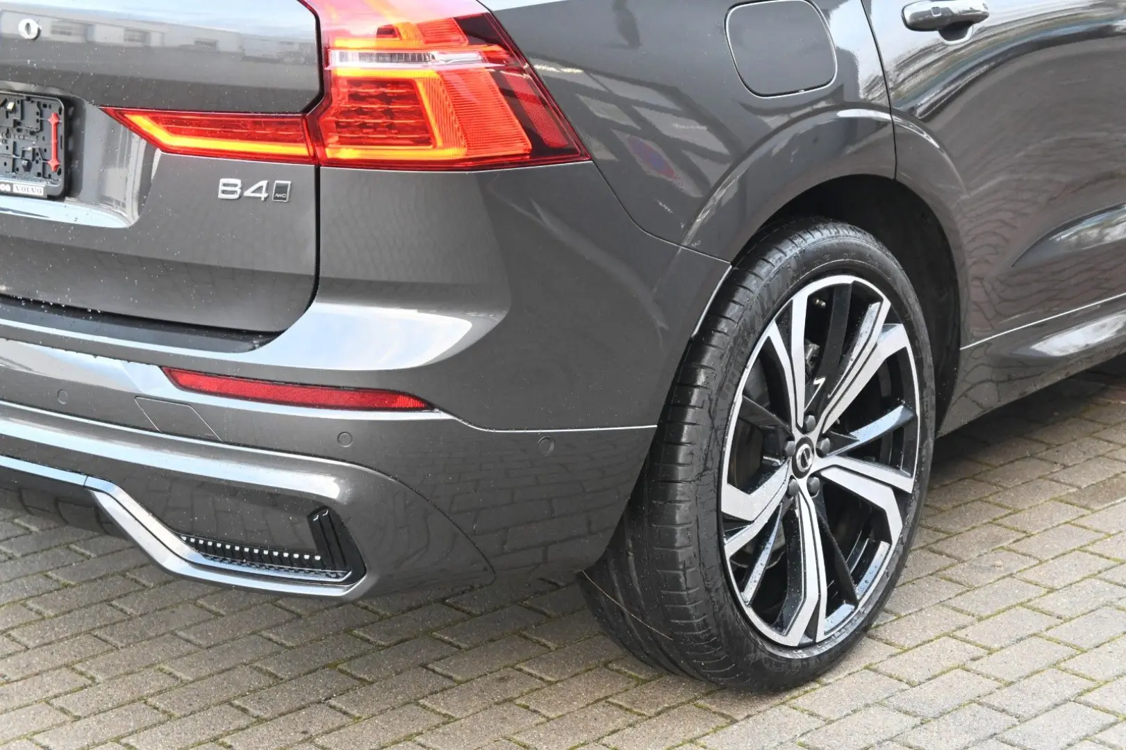 XC60 B4 AWD Plus Dark LED PANO STHZ LUFT 360 H&K