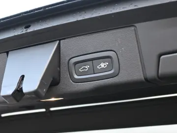 XC60 B4 AWD Plus Dark LED PANO STHZ LUFT 360 H&K