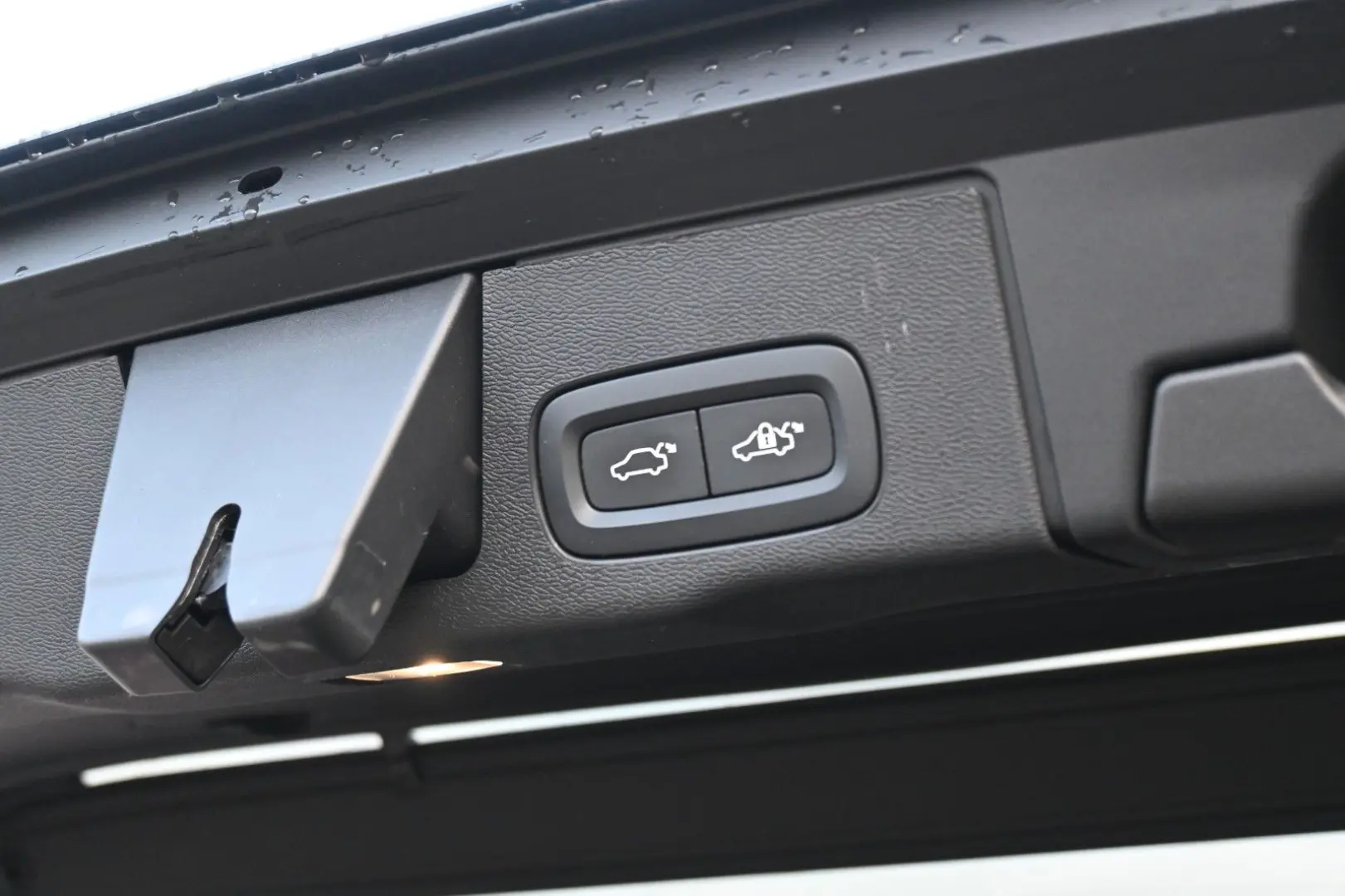 XC60 B4 AWD Plus Dark LED PANO STHZ LUFT 360 H&K