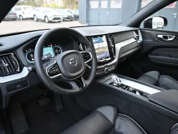 XC60 B4 AWD Plus Dark LED PANO STHZ LUFT 360 H&K