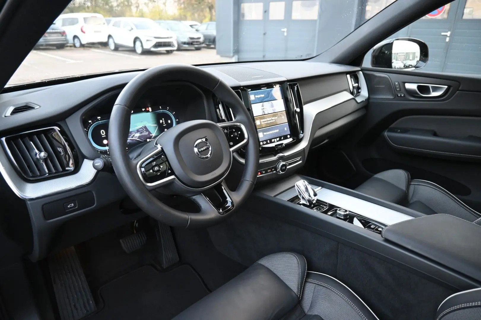 XC60 B4 AWD Plus Dark LED PANO STHZ LUFT 360 H&K