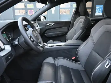 XC60 B4 AWD Plus Dark LED PANO STHZ LUFT 360 H&K