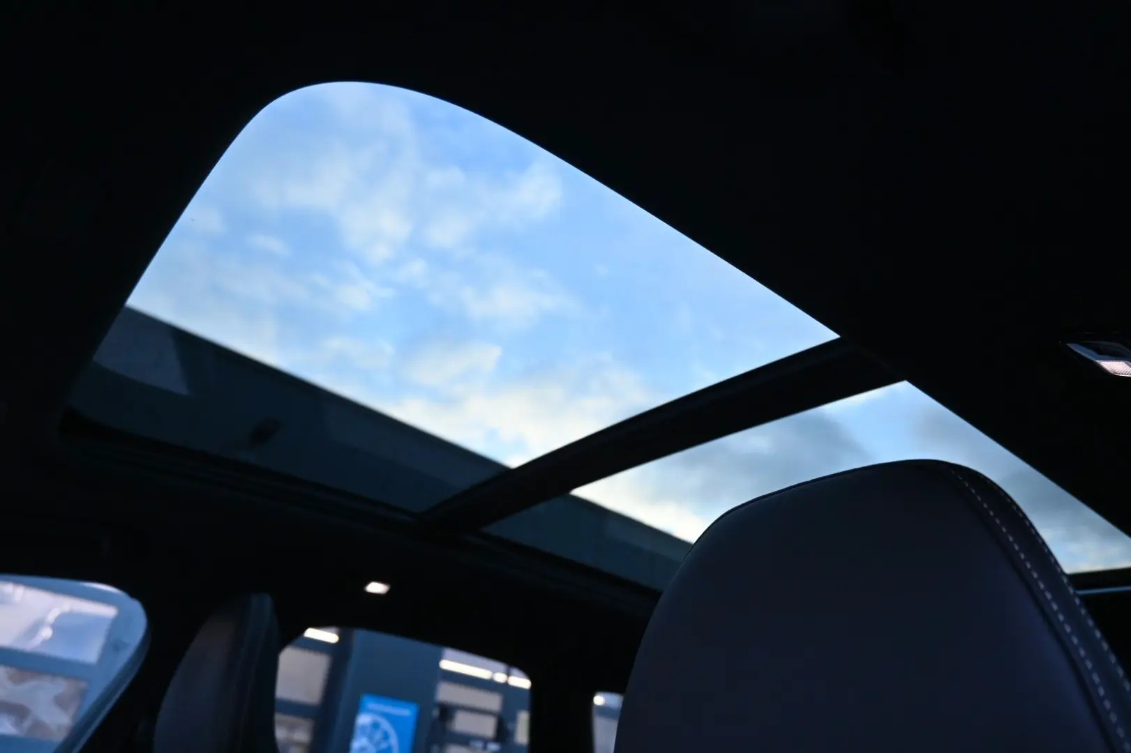 XC60 B4 AWD Plus Dark LED PANO STHZ LUFT 360 H&K