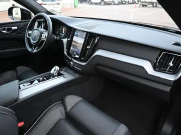 XC60 B4 AWD Plus Dark LED PANO STHZ LUFT 360 H&K