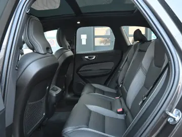 XC60 B4 AWD Plus Dark LED PANO STHZ LUFT 360 H&K