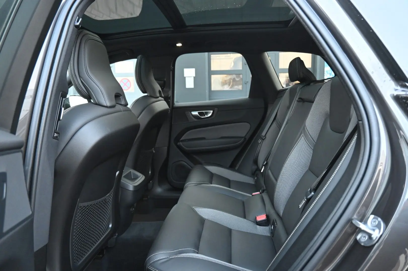 XC60 B4 AWD Plus Dark LED PANO STHZ LUFT 360 H&K