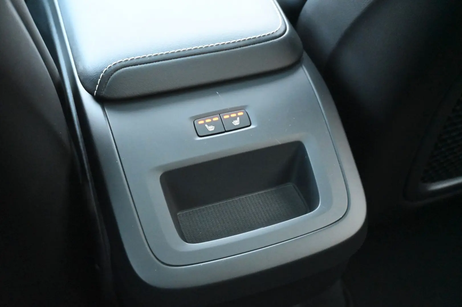 XC60 B4 AWD Plus Dark LED PANO STHZ LUFT 360 H&K