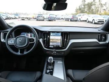 XC60 B4 AWD Plus Dark LED PANO STHZ LUFT 360 H&K