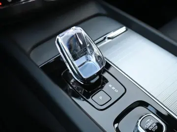 XC60 B4 AWD Plus Dark LED PANO STHZ LUFT 360 H&K