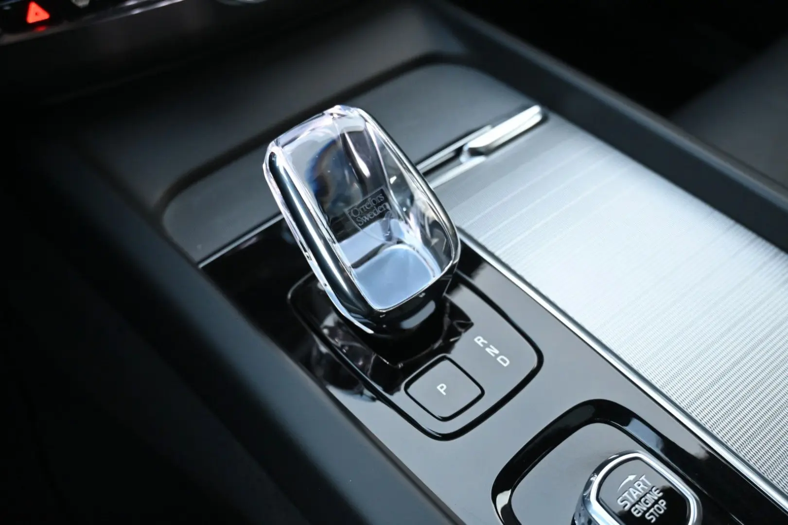 XC60 B4 AWD Plus Dark LED PANO STHZ LUFT 360 H&K