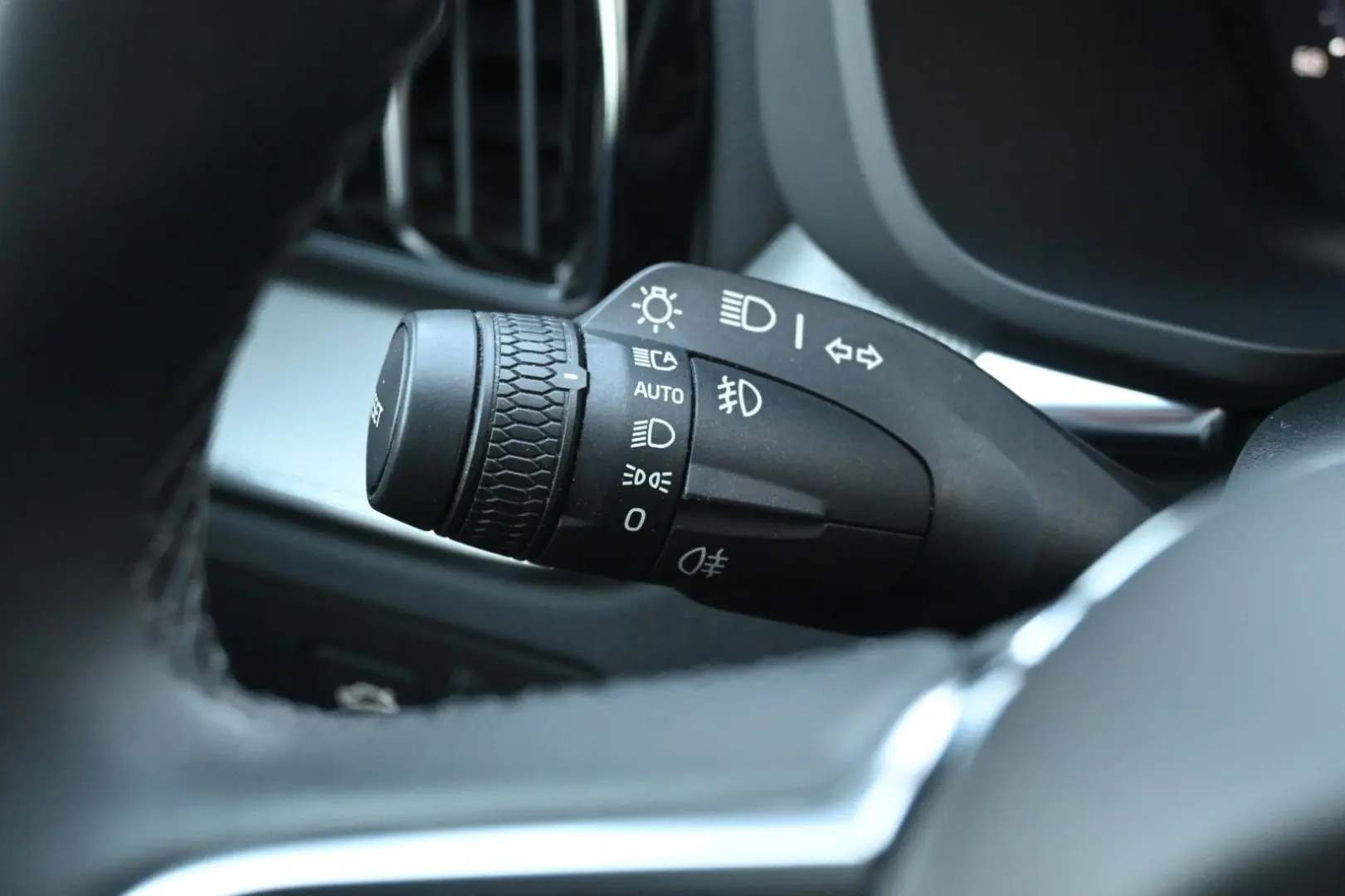 XC60 B4 AWD Plus Dark LED PANO STHZ LUFT 360 H&K