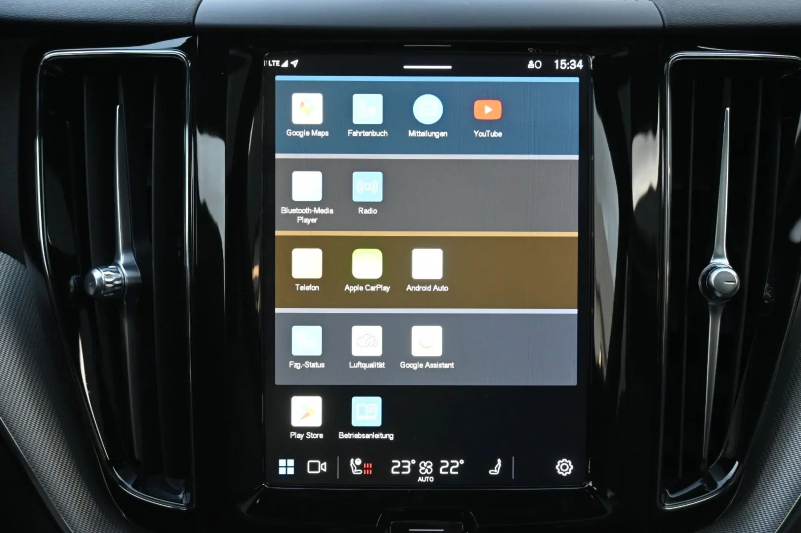 XC60 B4 AWD Plus Dark LED PANO STHZ LUFT 360 H&K