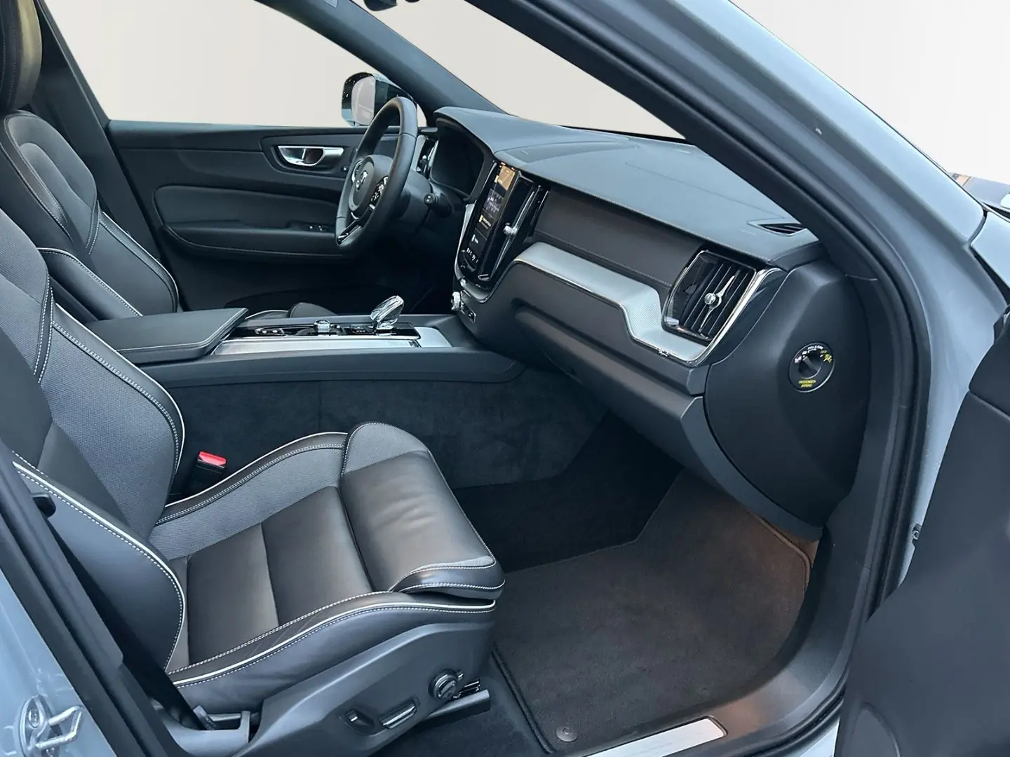 XC60 B4 Diesel AWD Ultimate Dark 21'' AHK Luft S