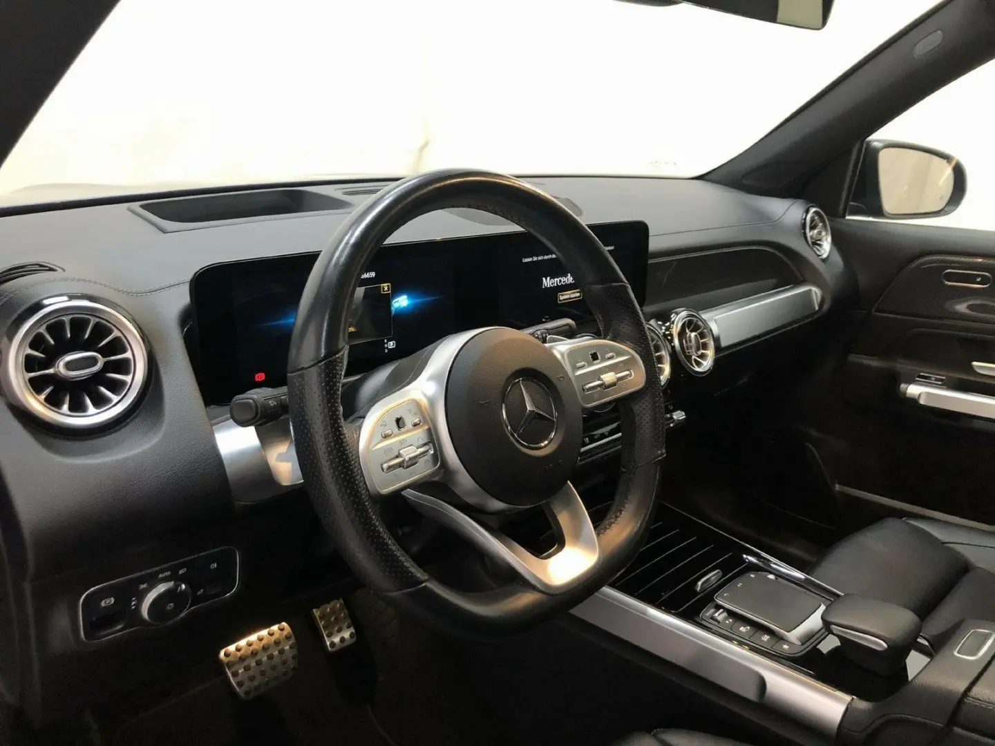 GLB 250 4M AMG NIGHT Distr Pano AHK 360  7-Sitze