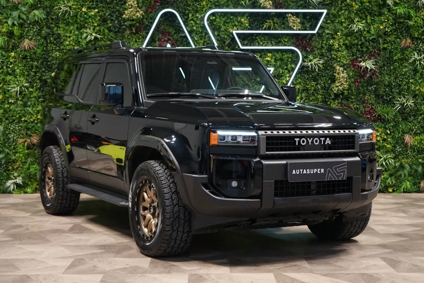 Land Cruiser EXECUTIVE AUX.HEAT JBL 74.545€NETTO