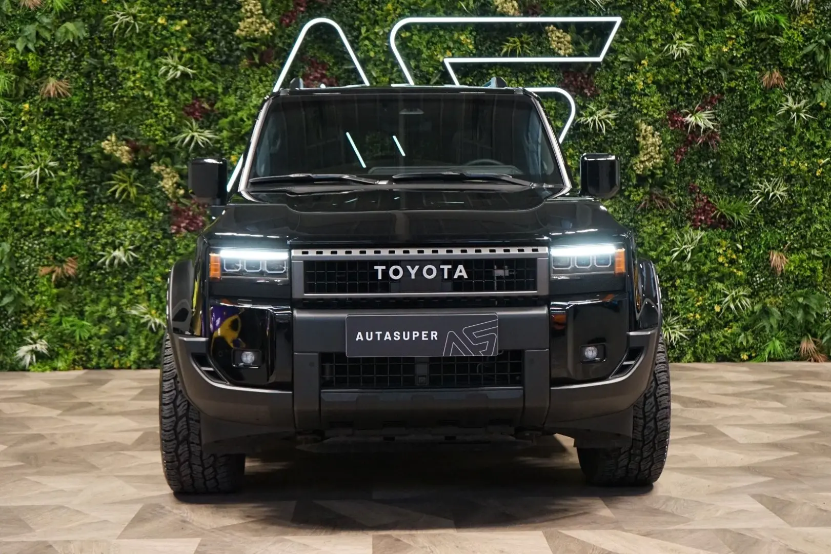 Land Cruiser EXECUTIVE AUX.HEAT JBL 74.545€NETTO