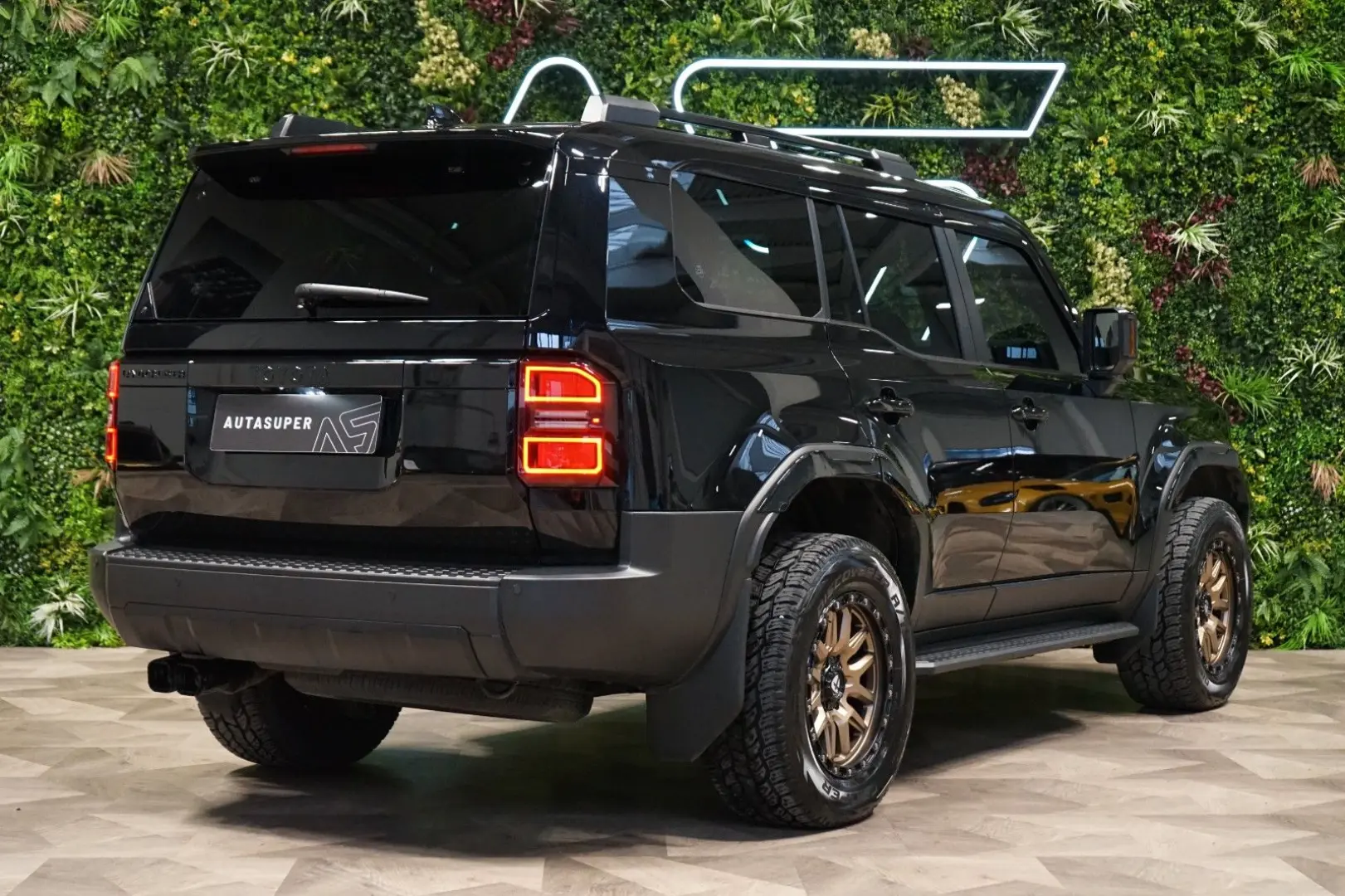 Land Cruiser EXECUTIVE AUX.HEAT JBL 74.545€NETTO