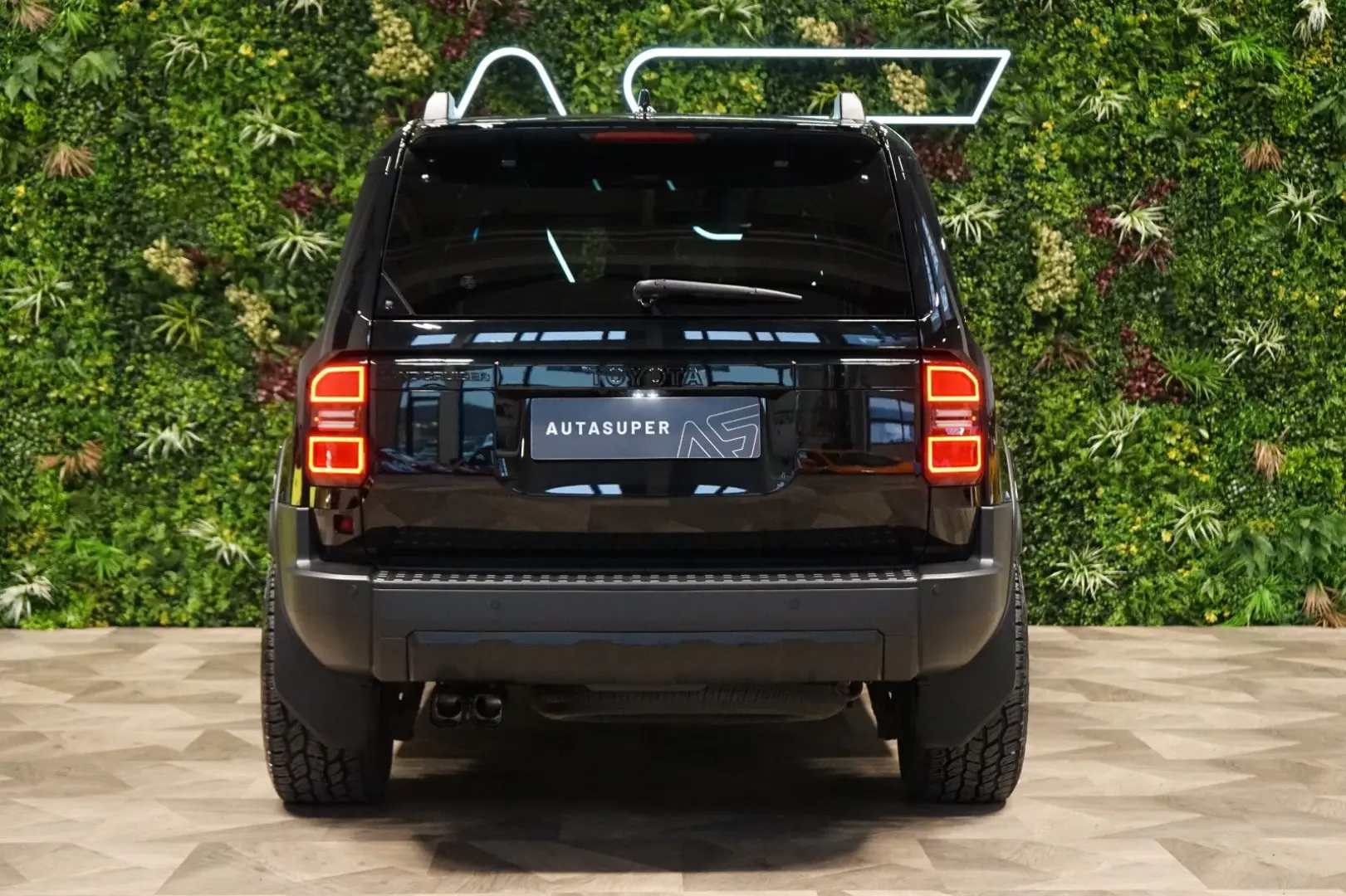 Land Cruiser EXECUTIVE AUX.HEAT JBL 74.545€NETTO