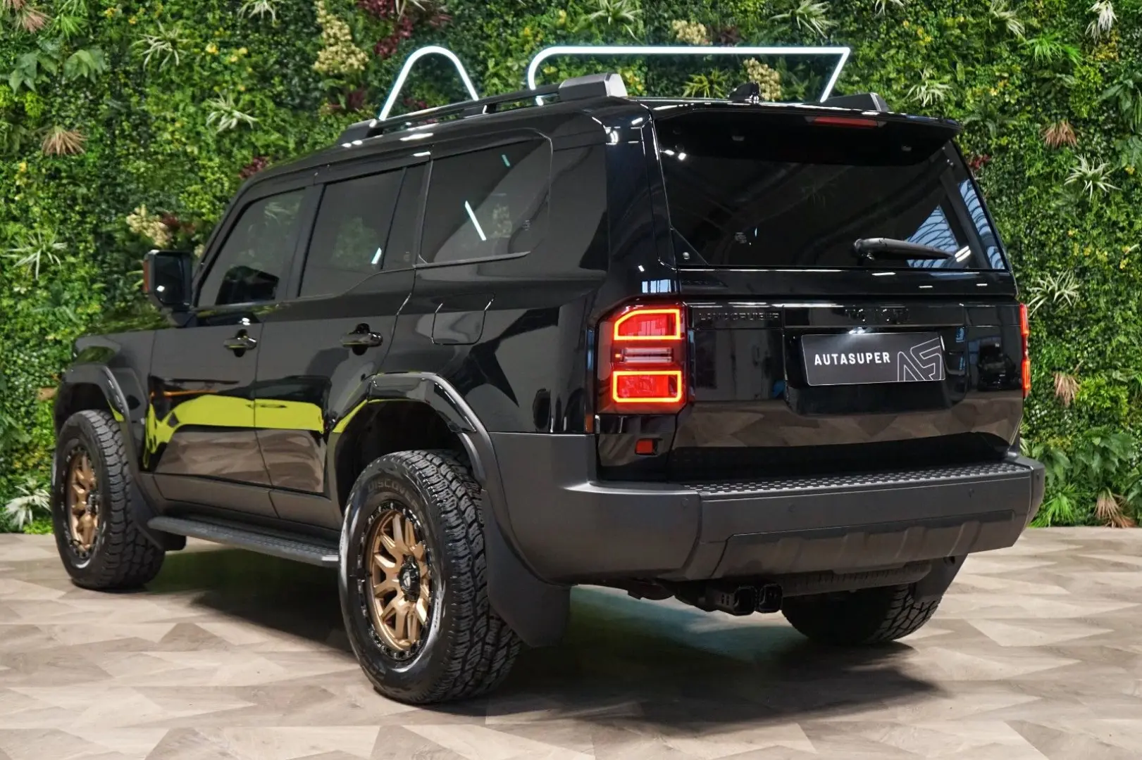 Land Cruiser EXECUTIVE AUX.HEAT JBL 74.545€NETTO