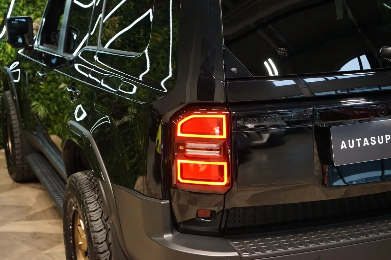 Land Cruiser EXECUTIVE AUX.HEAT JBL 74.545€NETTO