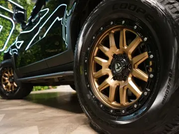 Land Cruiser EXECUTIVE AUX.HEAT JBL 74.545€NETTO