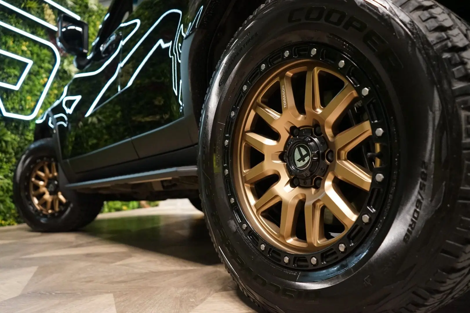 Land Cruiser EXECUTIVE AUX.HEAT JBL 74.545€NETTO