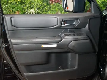 Land Cruiser EXECUTIVE AUX.HEAT JBL 74.545€NETTO