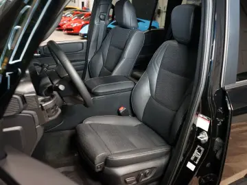 Land Cruiser EXECUTIVE AUX.HEAT JBL 74.545€NETTO