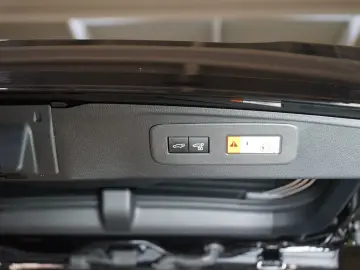 Land Cruiser EXECUTIVE AUX.HEAT JBL 74.545€NETTO