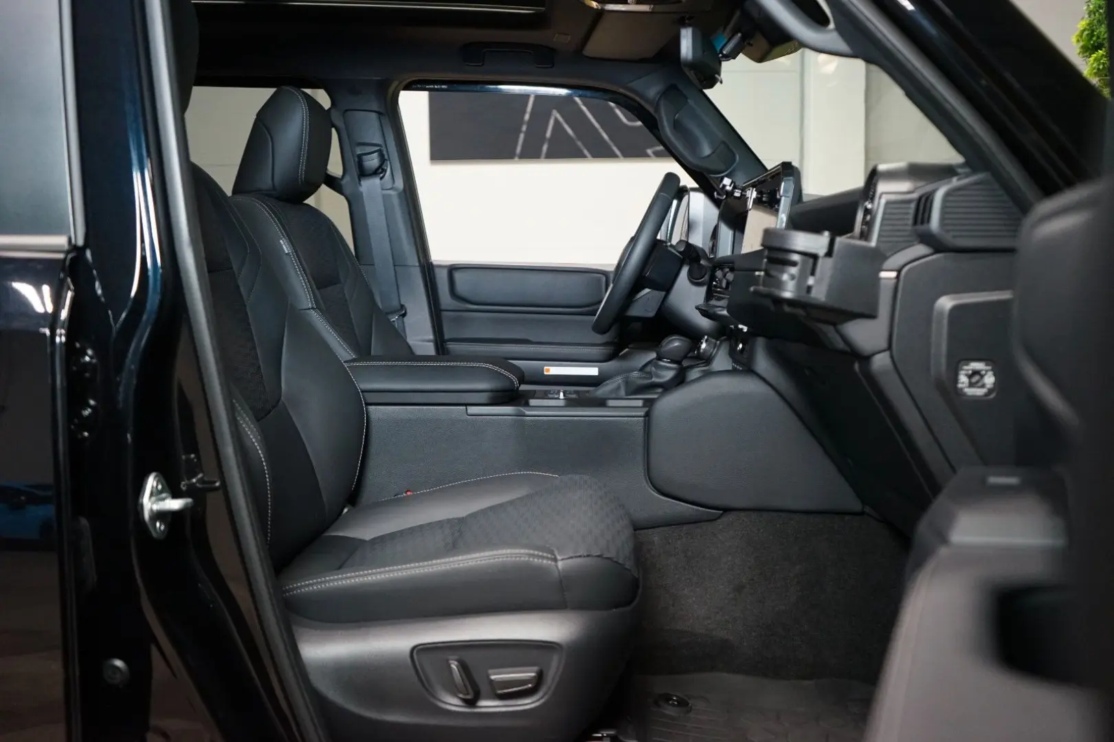 Land Cruiser EXECUTIVE AUX.HEAT JBL 74.545€NETTO