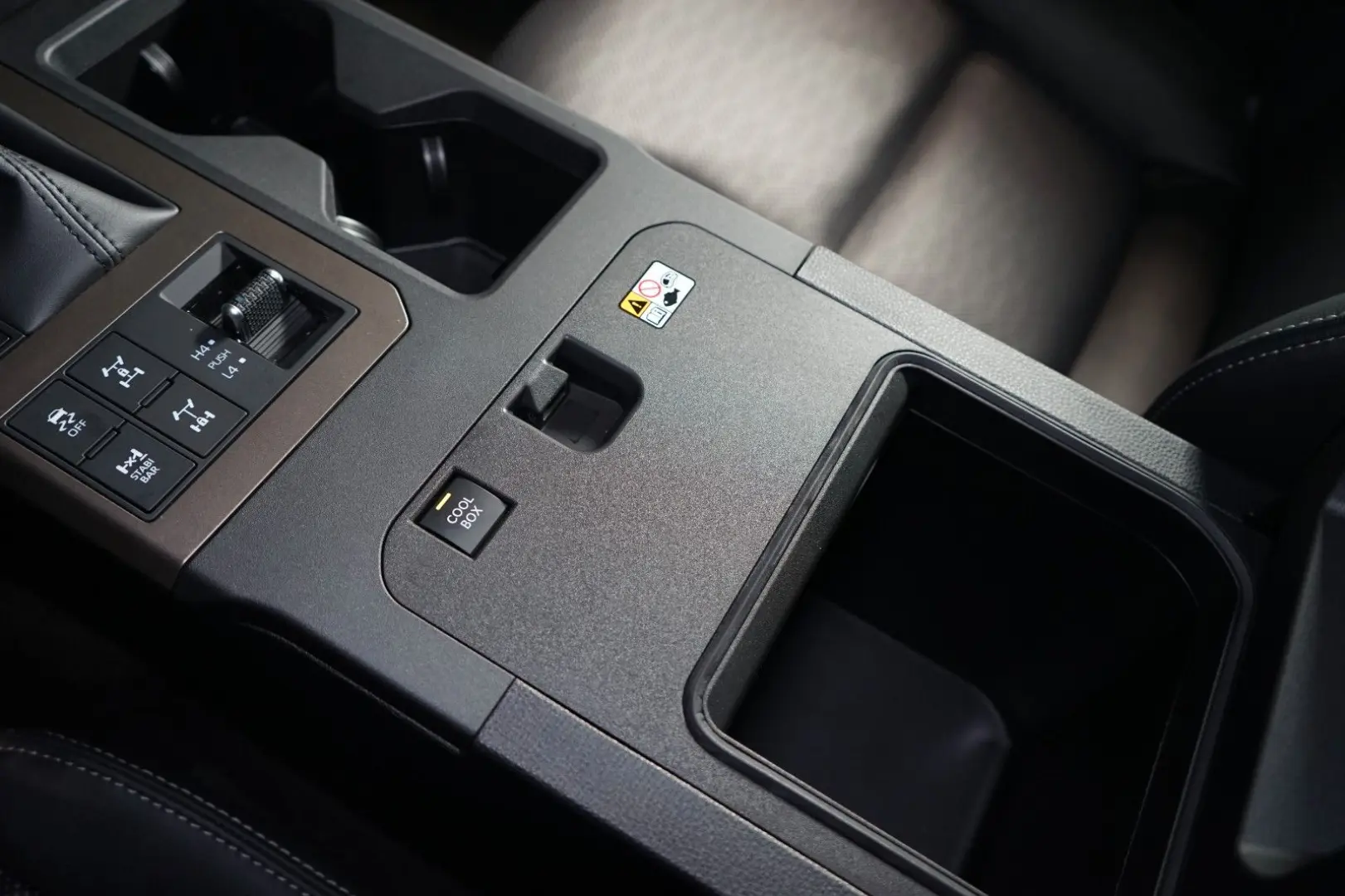 Land Cruiser EXECUTIVE AUX.HEAT JBL 74.545€NETTO