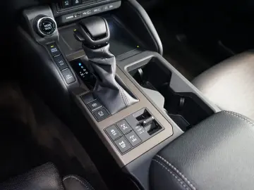 Land Cruiser EXECUTIVE AUX.HEAT JBL 74.545€NETTO