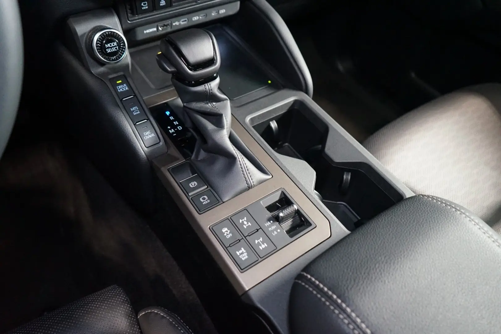 Land Cruiser EXECUTIVE AUX.HEAT JBL 74.545€NETTO