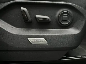 Touareg Basis 4Motion ACC PANO 1.HAND NAVI TOP