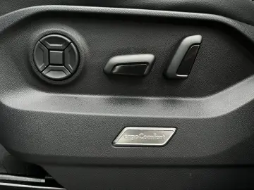 Touareg Basis 4Motion ACC PANO 1.HAND NAVI TOP