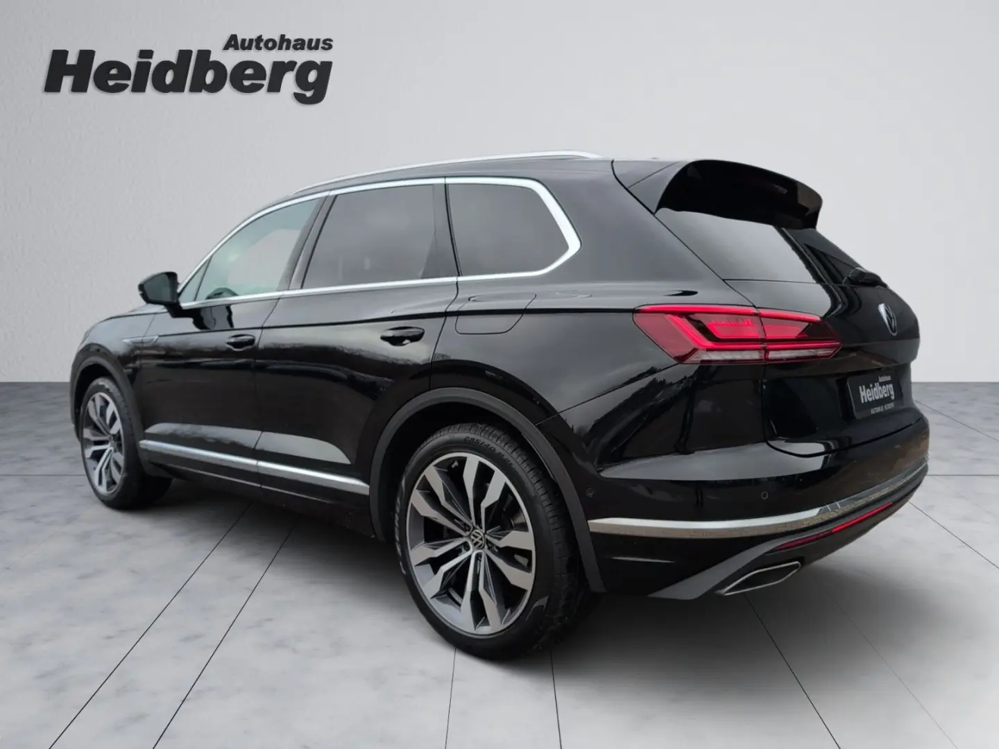 Touareg 3.0 V6 eHybrid 4M AHK PANO 21  HuD 49 Gr