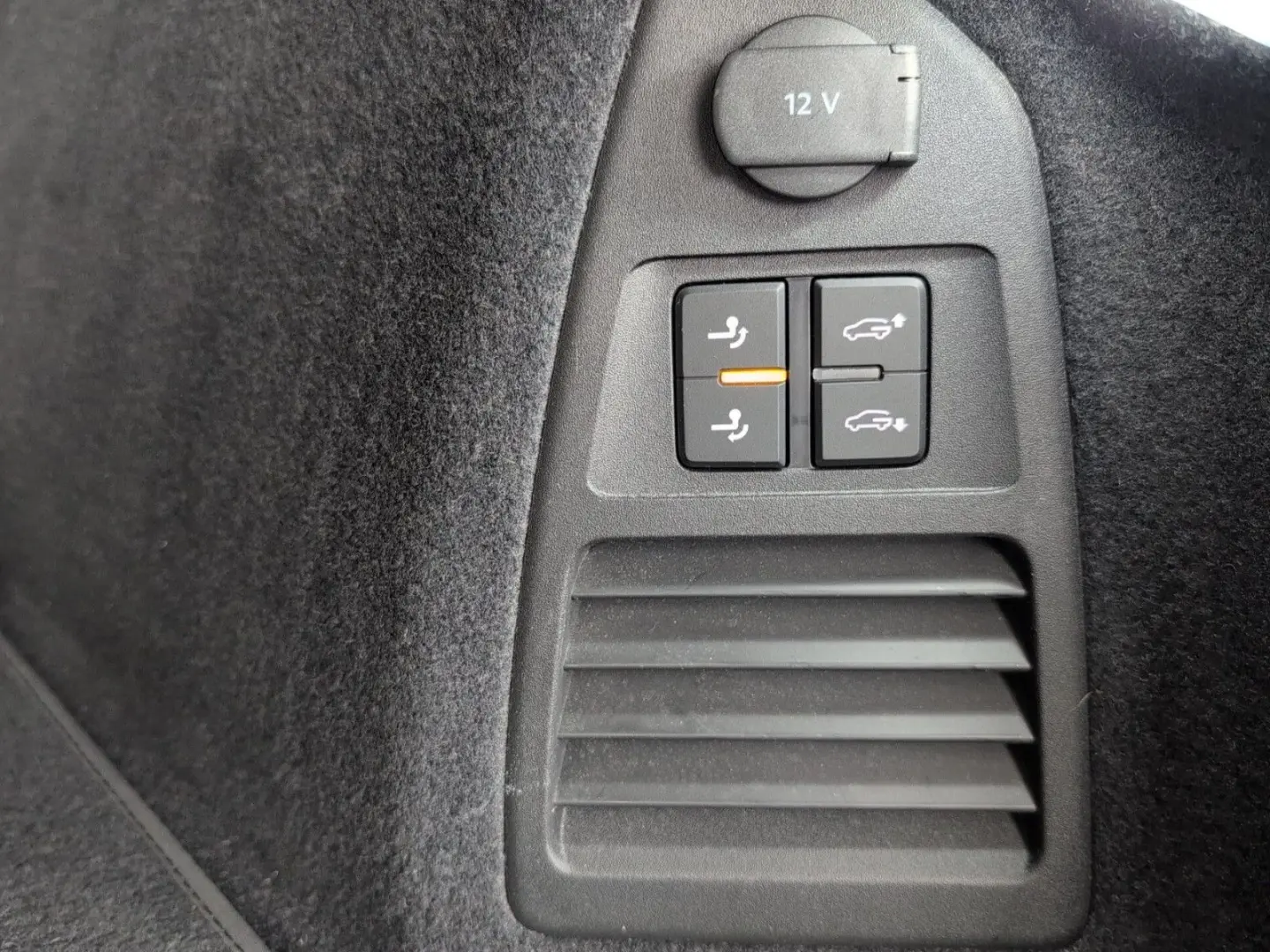 Touareg 3.0 V6 eHybrid 4M AHK PANO 21  HuD 49 Gr