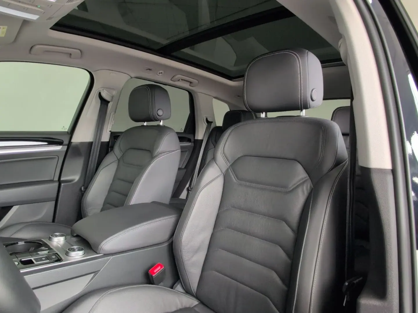 Touareg 3.0 V6 eHybrid 4M AHK PANO 21  HuD 49 Gr