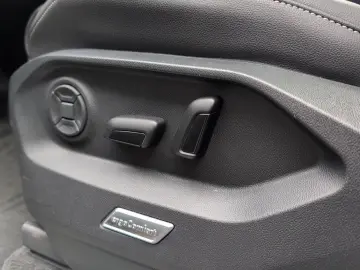 Touareg 3.0 V6 eHybrid 4M AHK PANO 21  HuD 49 Gr