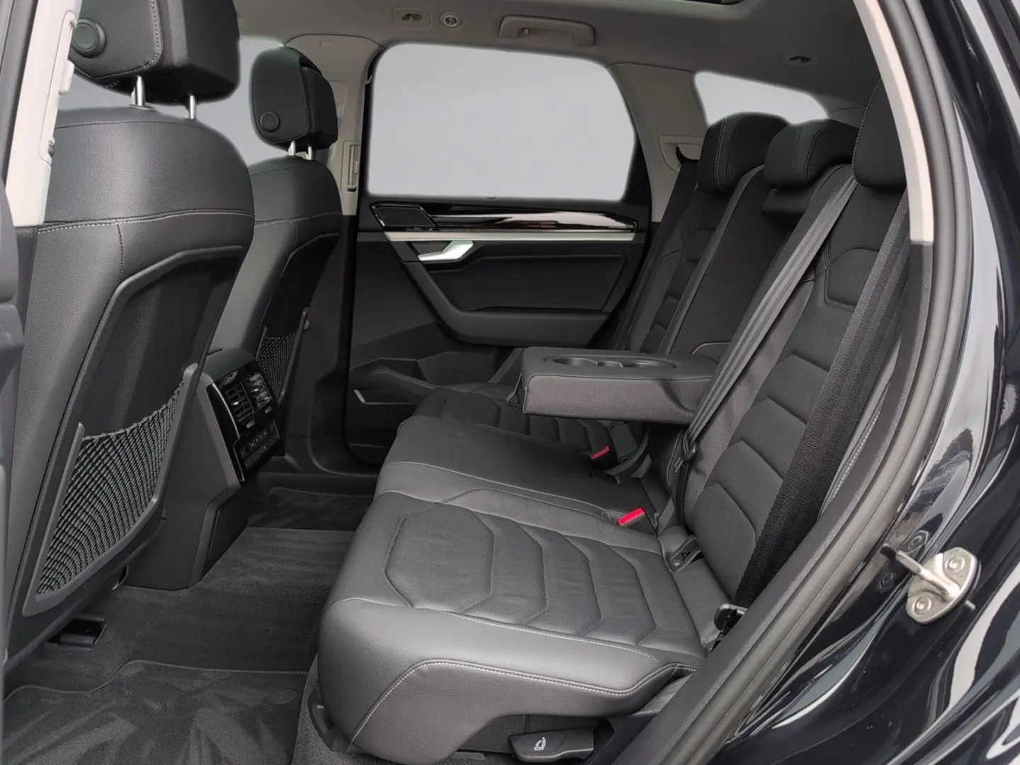 Touareg 3.0 V6 eHybrid 4M AHK PANO 21  HuD 49 Gr