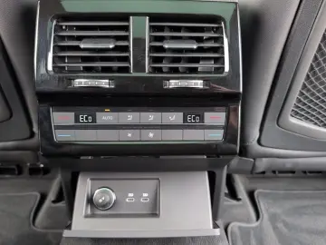 Touareg 3.0 V6 eHybrid 4M AHK PANO 21  HuD 49 Gr