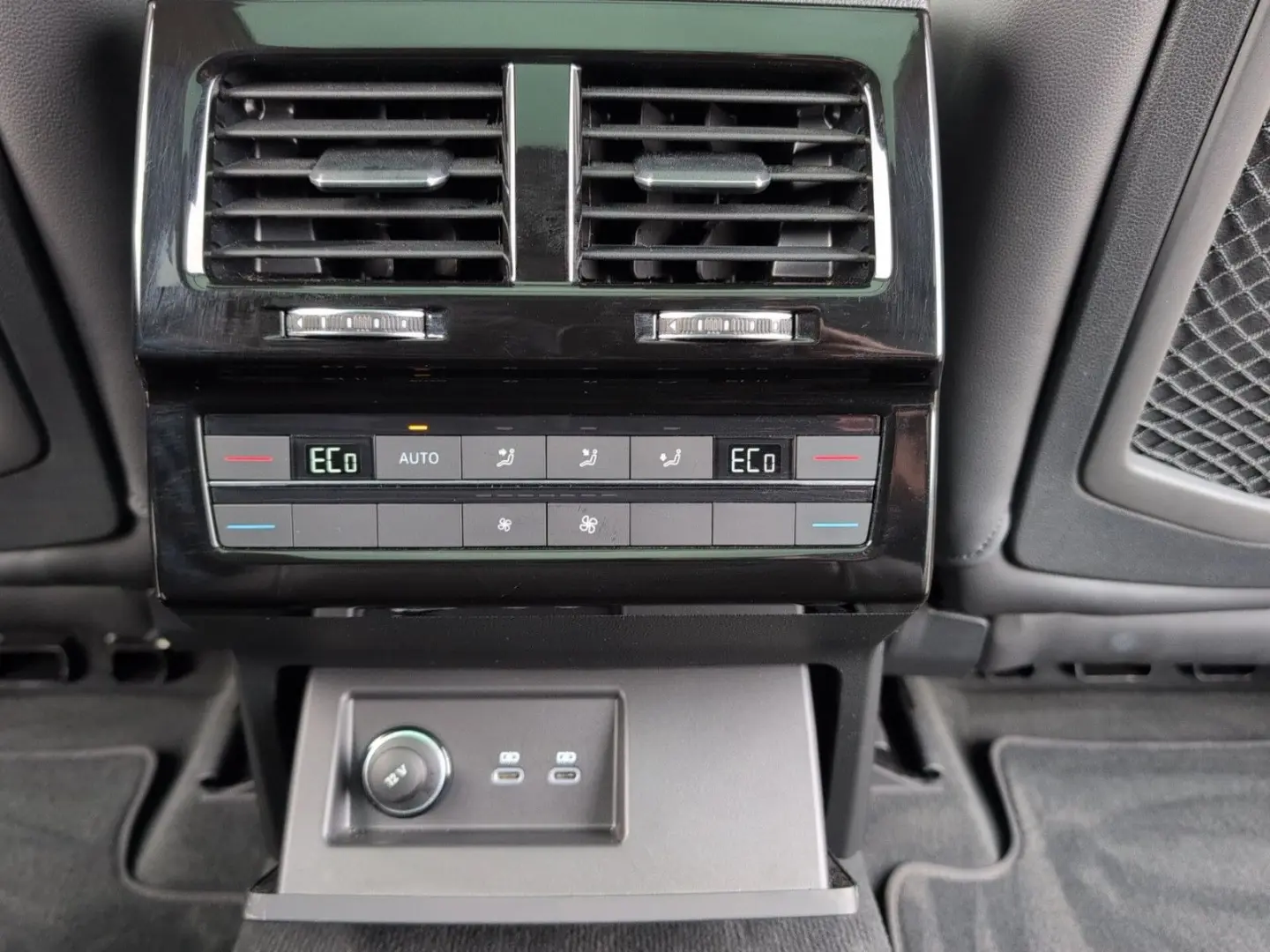 Touareg 3.0 V6 eHybrid 4M AHK PANO 21  HuD 49 Gr